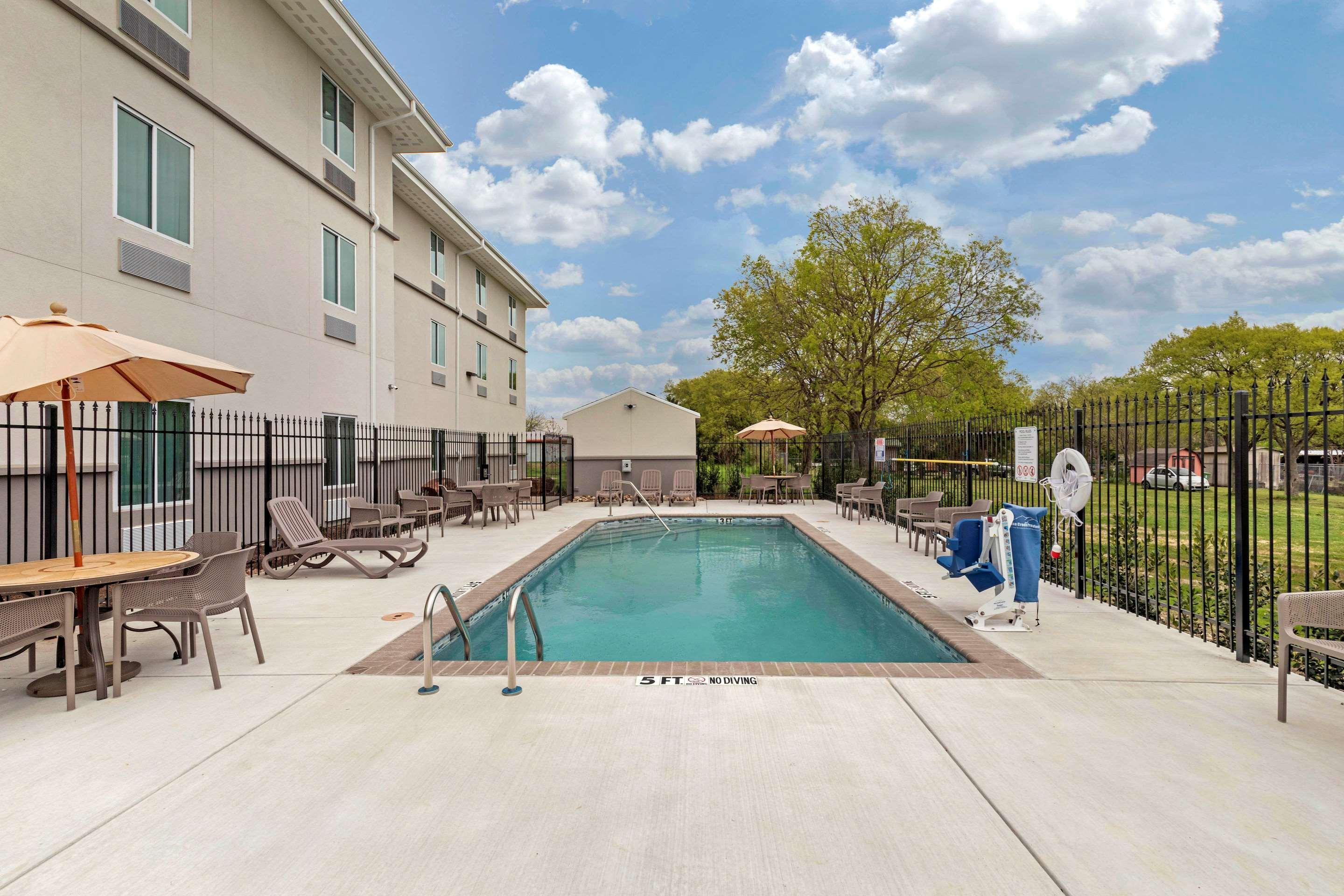 Mainstay Suites Lancaster Dallas South Exterior photo